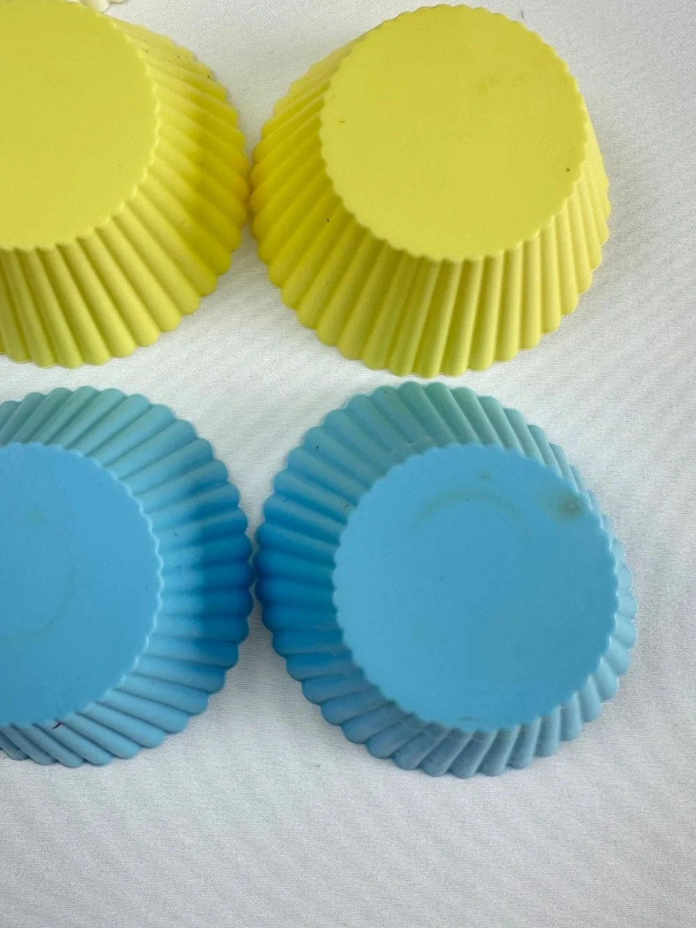 Speckled Blue Cupcake Pan  Removable Silicone Cups  Blue, Yellow, White 6 Cups